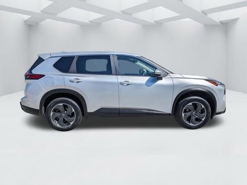 Used 2024 Nissan Rogue SV FWD image 3