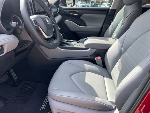 New 2026 Toyota Highlander XLE AWD/4WD image 11