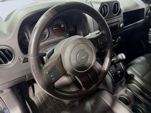Used 2017 Jeep Patriot High Altitude FWD image 11