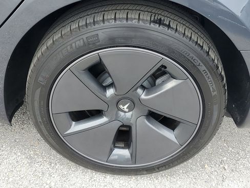 Used 2023 Tesla Model 3 Standard Range RWD image 5