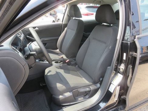 Used 2011 Volkswagen Jetta S FWD image 11