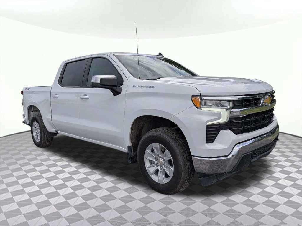 Used 2025 Chevrolet Silverado 1500 LT AWD/4WD image 2