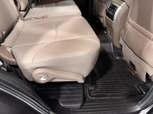 Used 2023 Lexus GX 460 Premium image 23