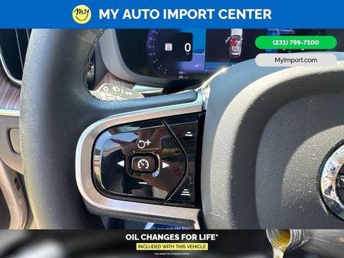 Used 2023 Volvo XC60 B5 Plus AWD/4WD image 17
