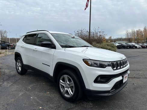 Used 2024 Jeep Compass Latitude image 8