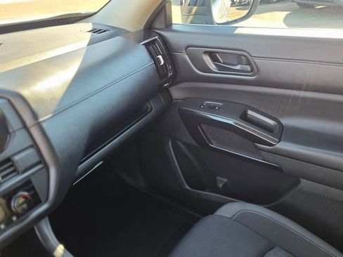 Used 2023 Nissan Pathfinder S image 34