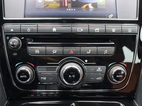 Used 2016 Jaguar XJ L Supercharged image 32