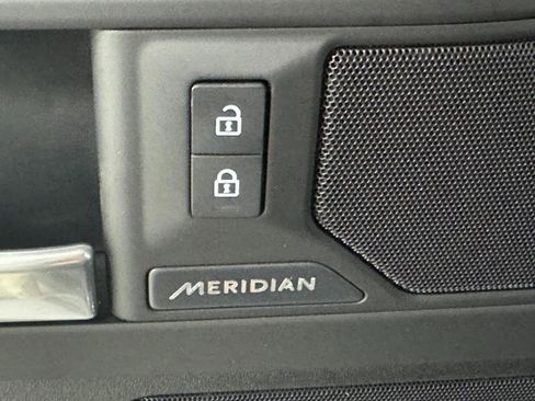 Used 2025 Land Rover Defender 110 S image 24