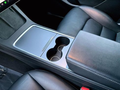 Used 2022 Tesla Model Y Performance image 15