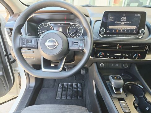 Used 2023 Nissan Rogue SV image 9