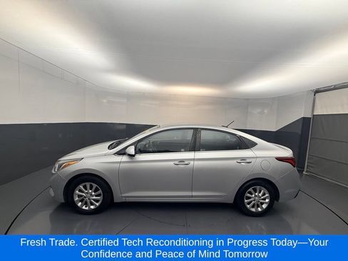 Used 2019 Hyundai Accent SEL FWD image 2