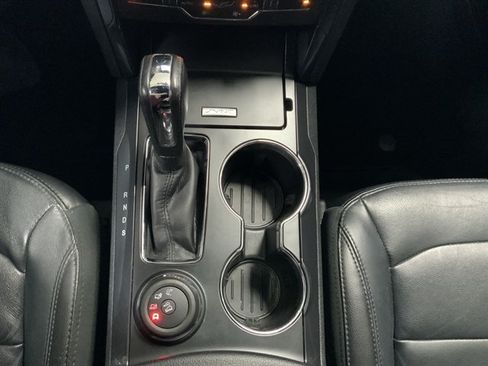 Used 2017 Ford Explorer XLT w/ Equipment Group 202A AWD/4WD image 32