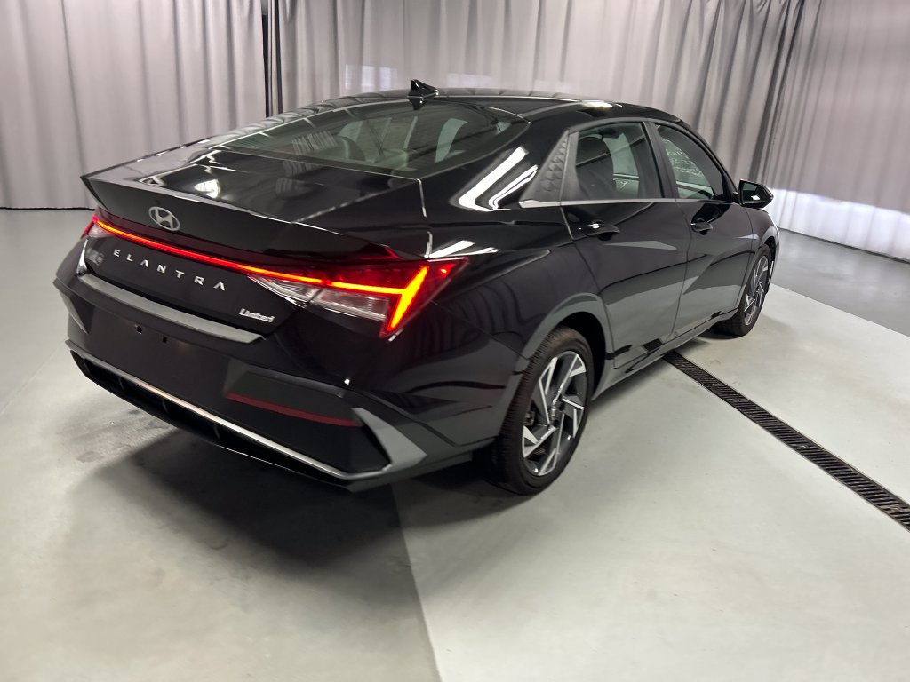 Used 2026 Hyundai Elantra Limited FWD image 7