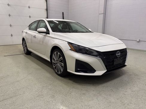 Used 2024 Nissan Altima 2.5 SL image 2