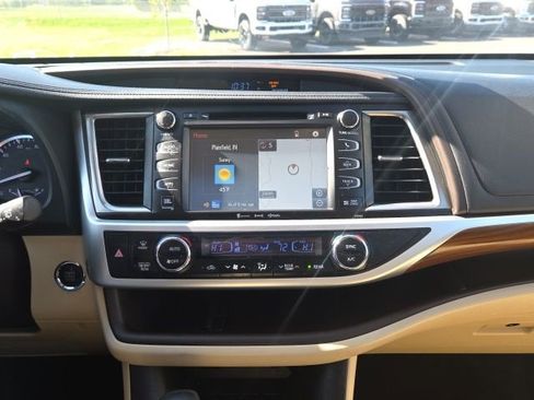 Used 2018 Toyota Highlander Limited image 32