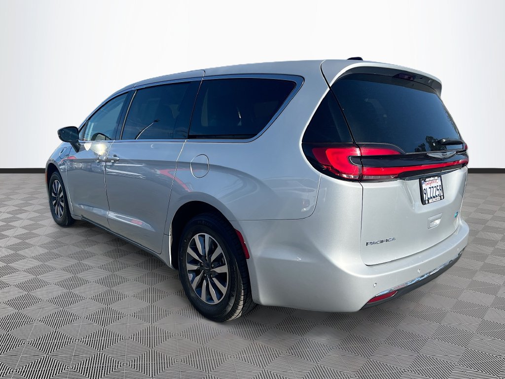 Used 2024 Chrysler Pacifica Limited FWD image 5