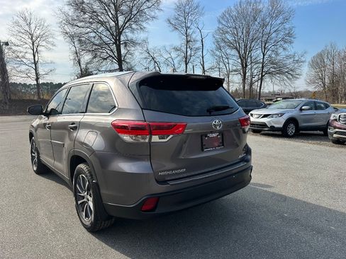 Used 2019 Toyota Highlander XLE image 5