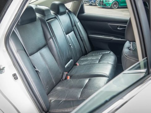 Used 2018 Nissan Altima 2.5 SL FWD image 16