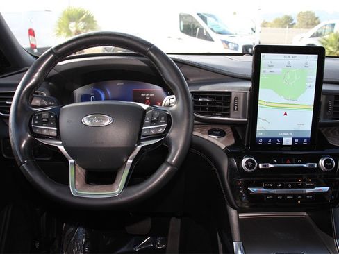 Certified 2022 Ford Explorer Platinum w/ Equipment Group 601A image 15