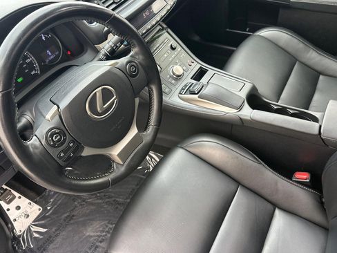 Used 2017 Lexus CT 200h w/ Navigation System Package image 4