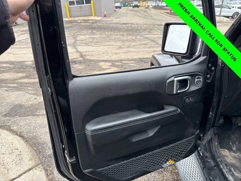 Used 2019 Jeep Wrangler Unlimited Sahara image 18