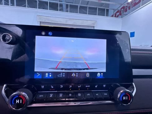 Used 2024 Chevrolet Colorado Z71 w/ Z71 Convenience Package 2 image 27