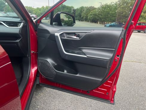 Used 2025 Toyota RAV4 XLE FWD image 32