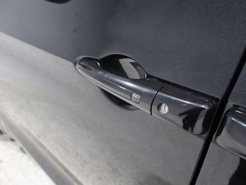 Used 2022 Chrysler Pacifica Touring-L image 10