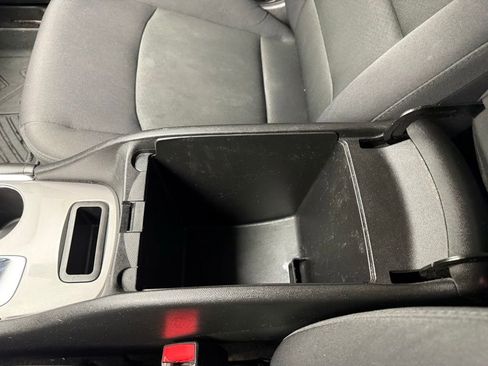 Used 2017 Chevrolet Malibu LT image 30