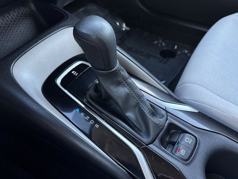 Used 2020 Toyota Corolla LE FWD image 21