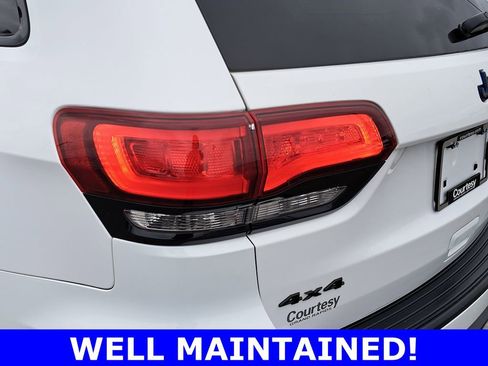 Used 2020 Jeep Grand Cherokee Laredo image 34