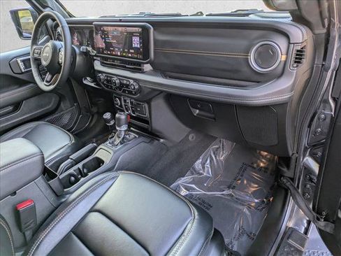 Certified 2025 Jeep Gladiator Sport image 18