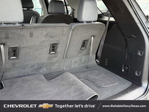 Used 2020 Chevrolet Traverse LT image 36