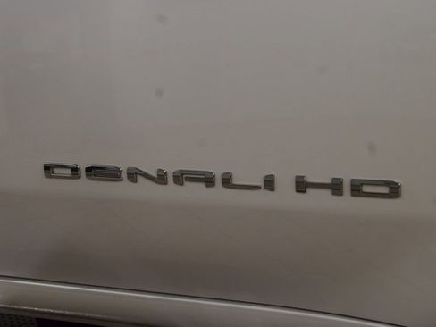 Used 2022 GMC Sierra 3500 Denali w/ Denali Ultimate Package image 18