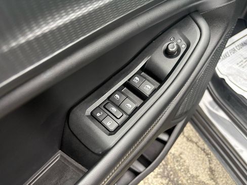Used 2023 Jeep Grand Cherokee Laredo AWD/4WD image 13