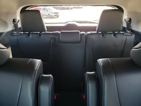 Used 2023 Toyota Highlander XLE image 14