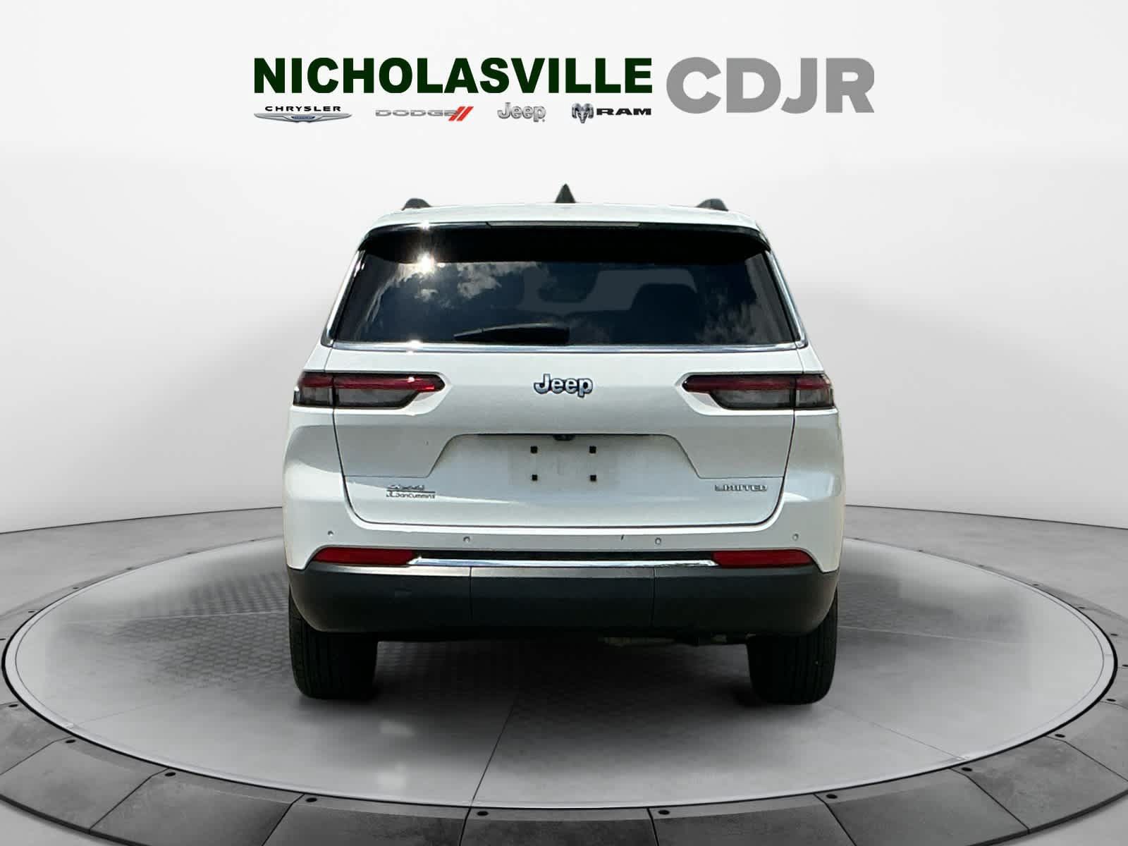 Used 2023 Jeep Grand Cherokee L Limited AWD/4WD image 4