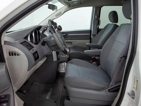 Used 2010 Dodge Grand Caravan SE w/ Climate Group FWD image 7