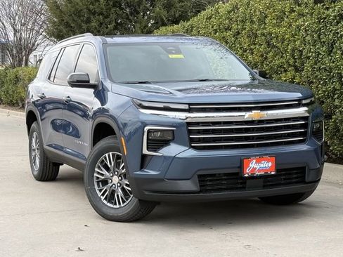 New 2026 Chevrolet Traverse LT image 2