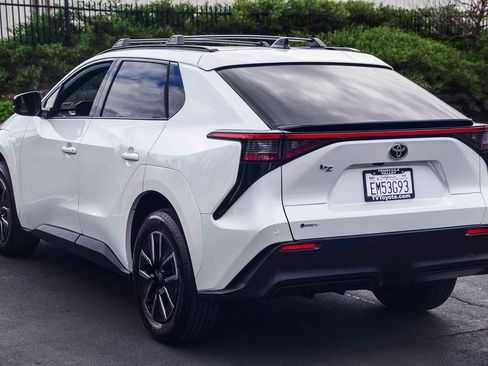 Certified 2026 Toyota bZ image 4