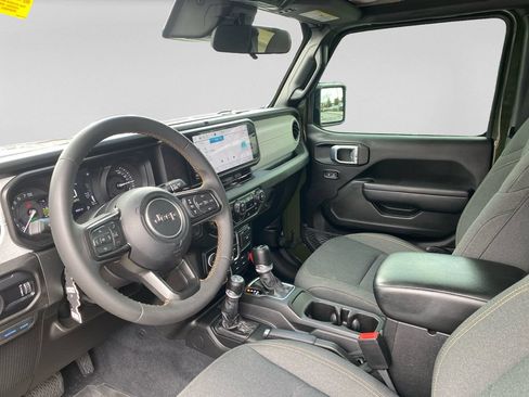 Used 2024 Jeep Wrangler Unlimited AWD/4WD image 14