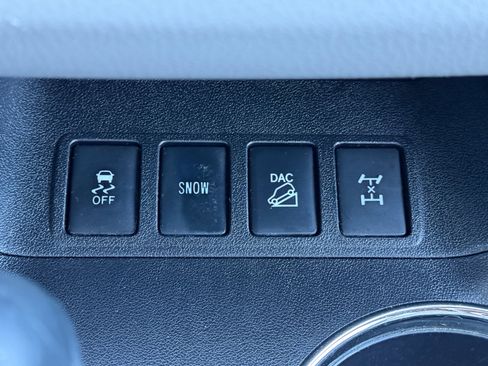 Used 2016 Toyota Highlander Limited image 26