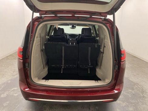 Used 2022 Chrysler Pacifica Touring-L image 27