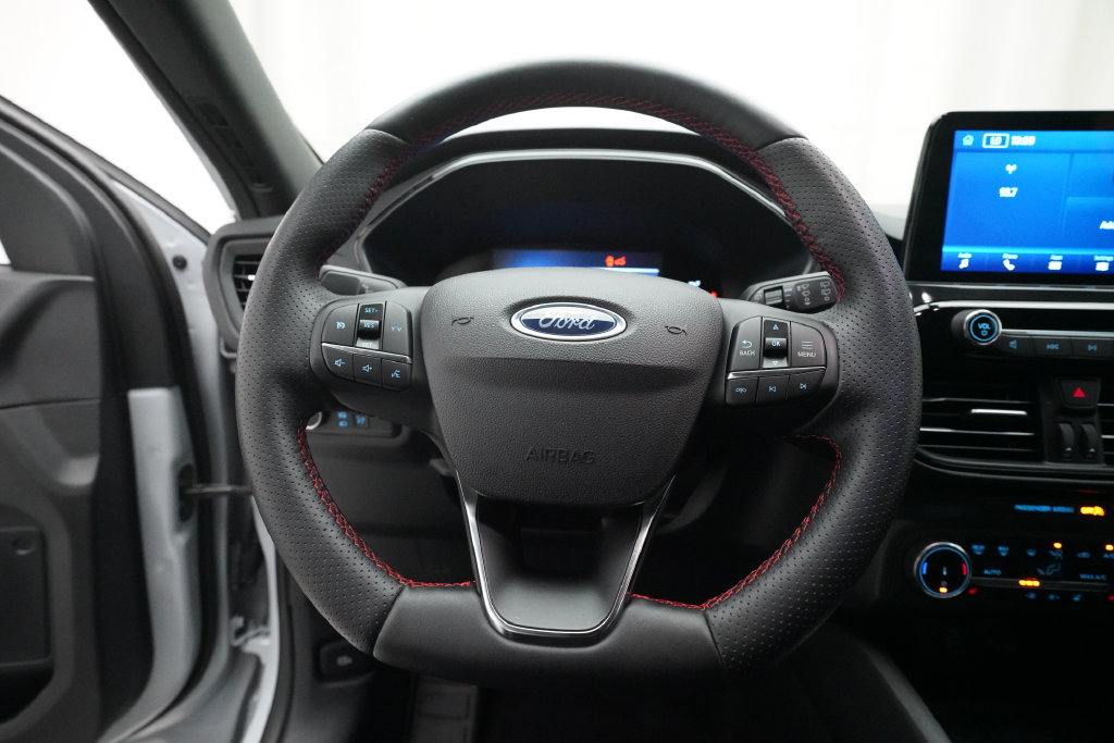 Used 2025 Ford Escape ST-Line Select AWD/4WD image 4