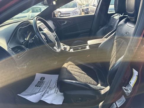 Used 2015 Chrysler 200 S FWD image 9