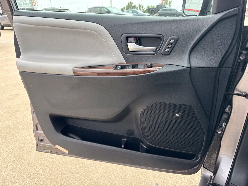 Used 2020 Toyota Sienna Limited Premium AWD/4WD image 18