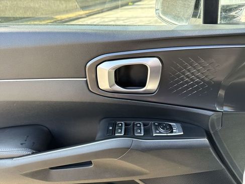 Used 2022 Kia Sorento LX image 15