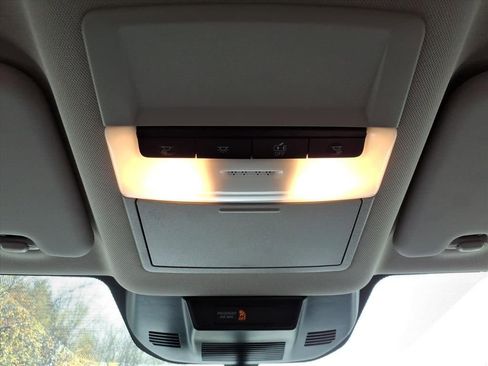 Used 2025 Nissan Rogue S image 17