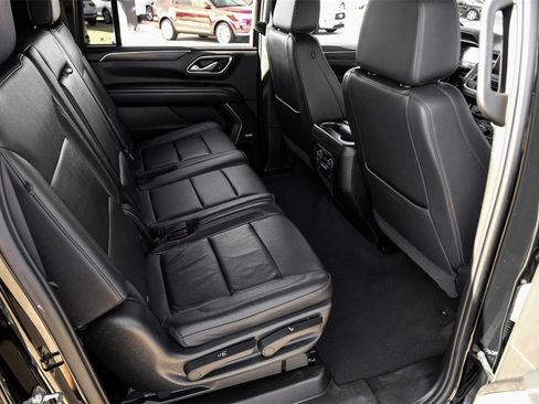 Used 2022 Chevrolet Suburban LT image 37