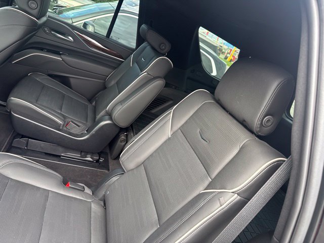 Used 2023 Cadillac Escalade Premium Luxury AWD/4WD image 18